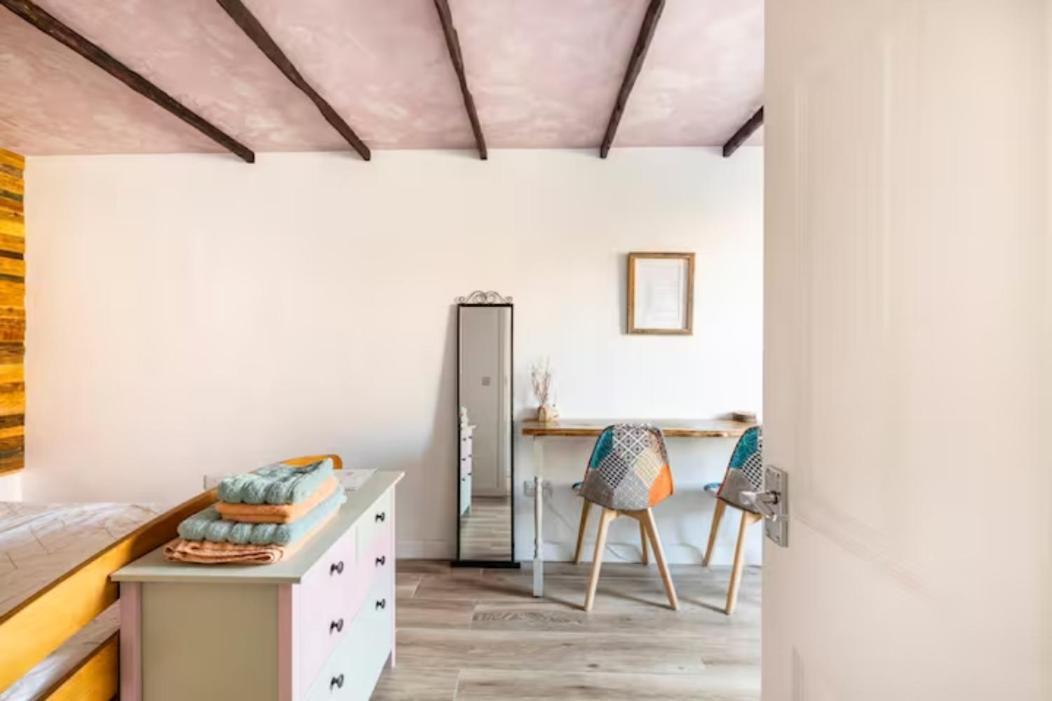 Bedroom With Kitchenette, Private Bathroom And Parking Cardiff Buitenkant foto