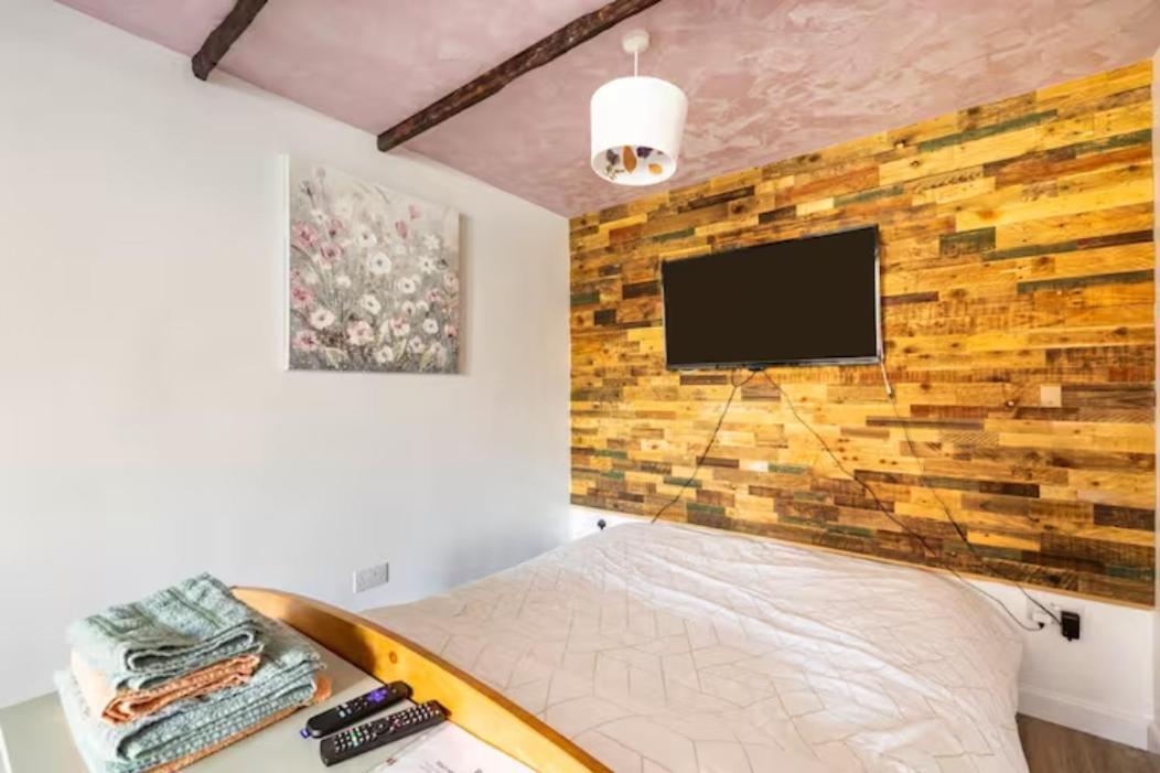 Bedroom With Kitchenette, Private Bathroom And Parking Cardiff Buitenkant foto